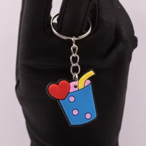 Porte-clés Gobelet avec Paille et Détails Cœur Multicolores