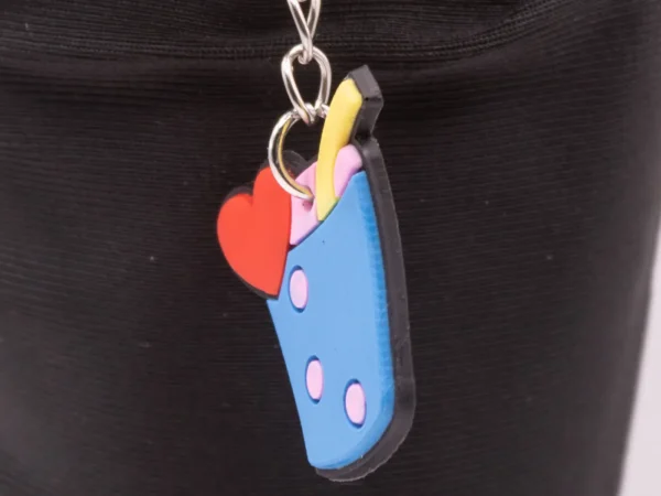 Porte-clés Gobelet avec Paille et Détails Cœur Multicolores
