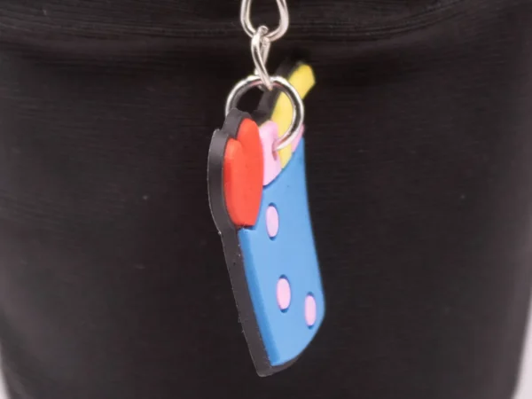 Porte-clés Gobelet avec Paille et Détails Cœur Multicolores