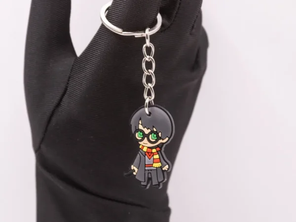 Porte-clés Harry Potter et sa baguette magique en plastique blanc