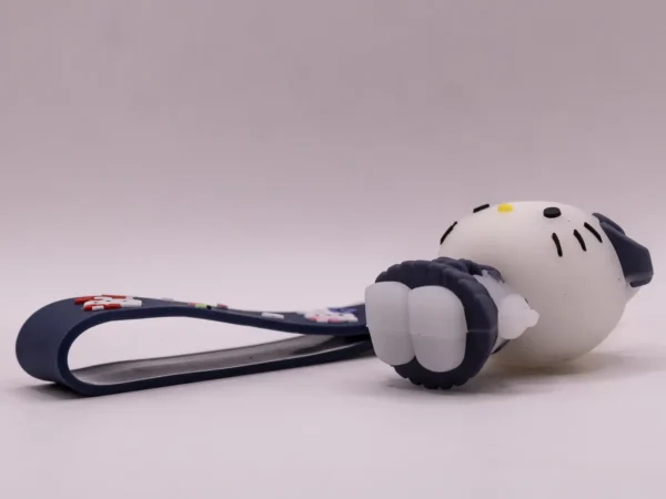 Porte-clés Hello Kitty en uniforme scolaire gris et nœud gris