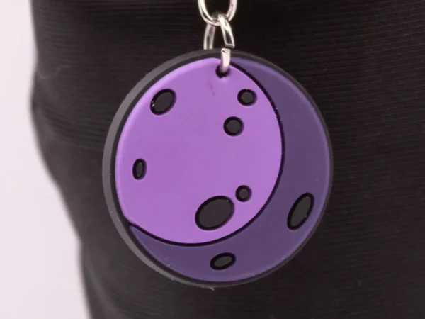 Porte-clés Lune Violet en Plastique - Accessoire Céleste et Mystique