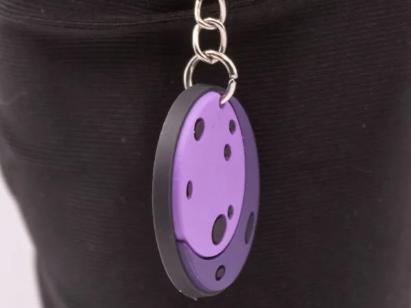 Porte-clés Lune Violet en Plastique - Accessoire Céleste et Mystique