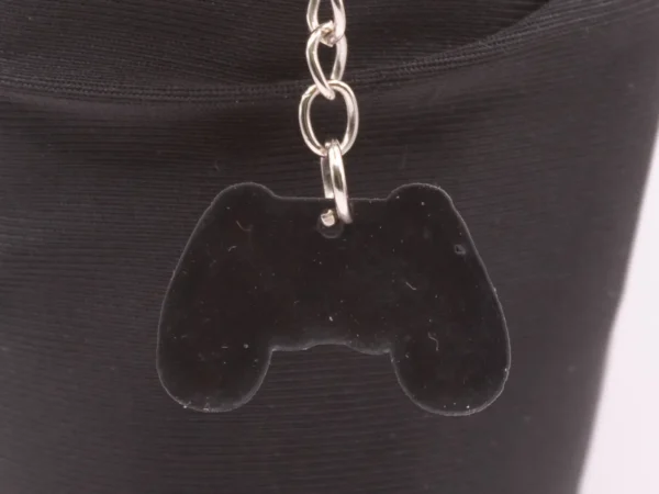 Porte-clés Manette Noir et Rose à Écritures, Accessoire Gamer Tendance