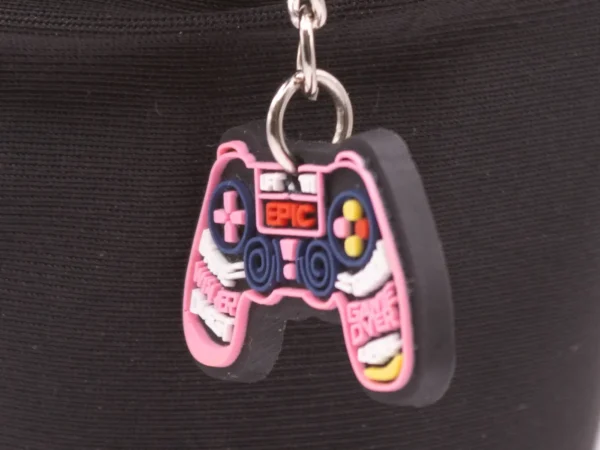 Porte-clés Manette Noir et Rose à Écritures, Accessoire Gamer Tendance