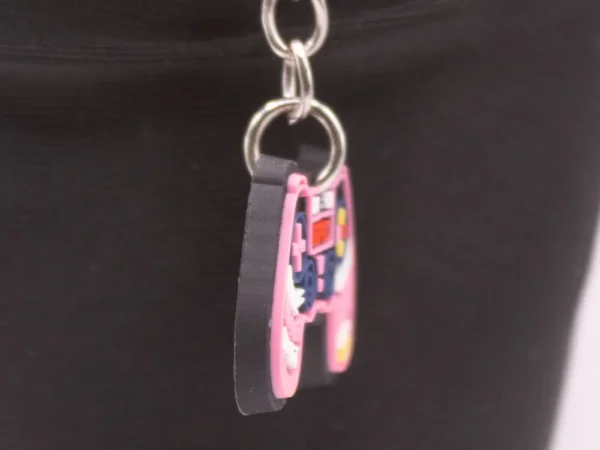 Porte-clés Manette Noir et Rose à Écritures, Accessoire Gamer Tendance