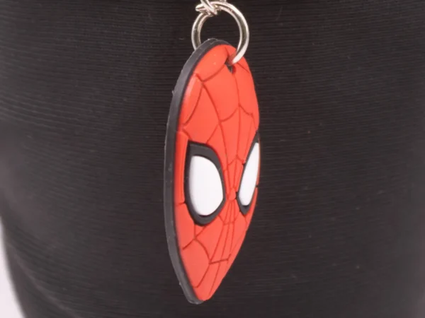 Porte-clés Masque Spider-Man : Accessoire Iconique pour les Fans