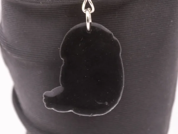 Porte-clés Paresseux Casqué: Accessoire Fun et Original en Plastique