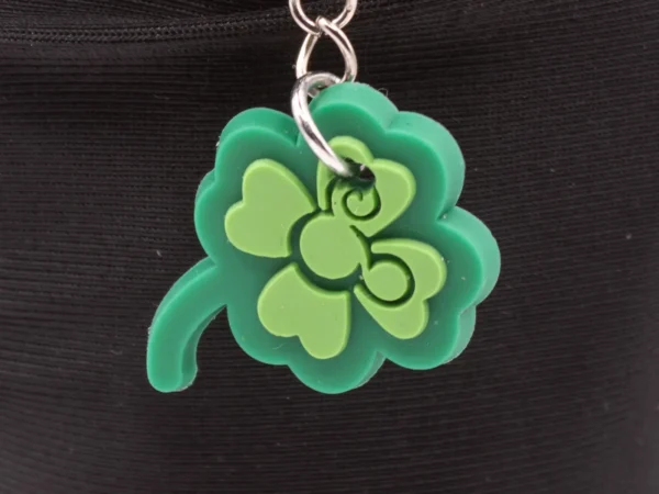 Porte-clés Trèfle à Quatre Feuilles Vert en Plastique - Symbole de Chance