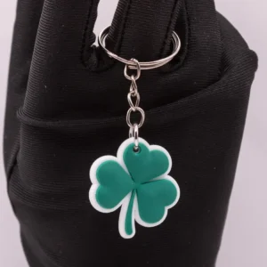 Porte-clés Trèfle à trois feuilles - Symbole de chance en plastique vert et blanc