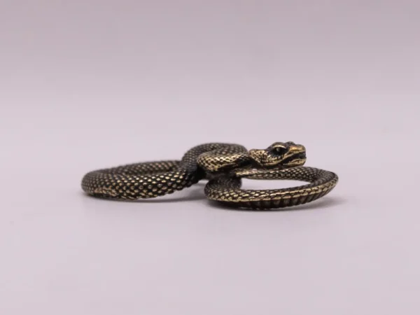 Serpent en laiton doré enroulé - Décoration exotique et élégante