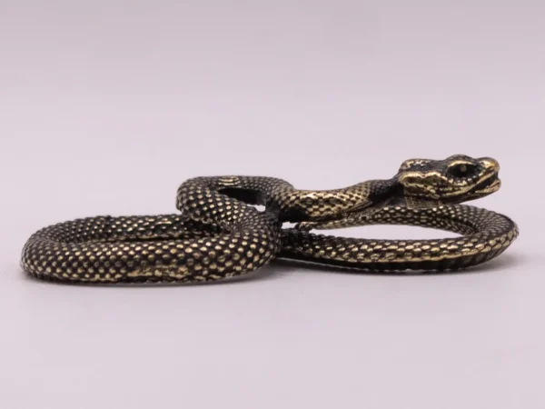 Serpent en laiton doré enroulé - Décoration exotique et élégante