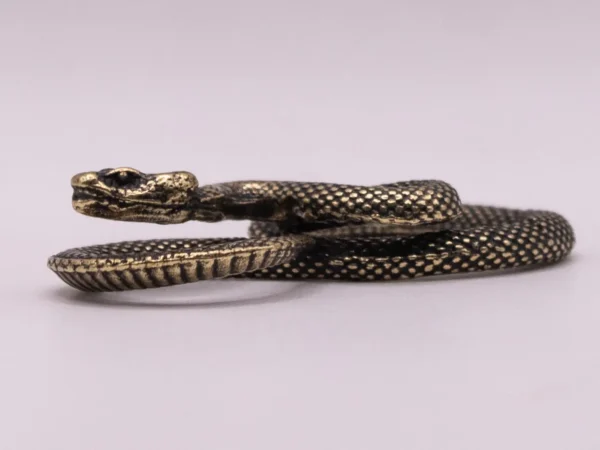 Serpent en laiton doré enroulé - Décoration exotique et élégante